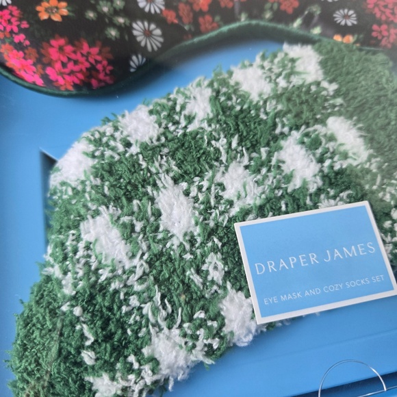 Draper James "Oh My Stars" Eye Mask and Cozy Socks Set - Picture 4 of 5